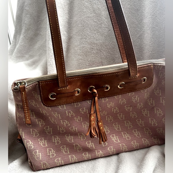 Dooney & Bourke should bag - Picture 1 of 9